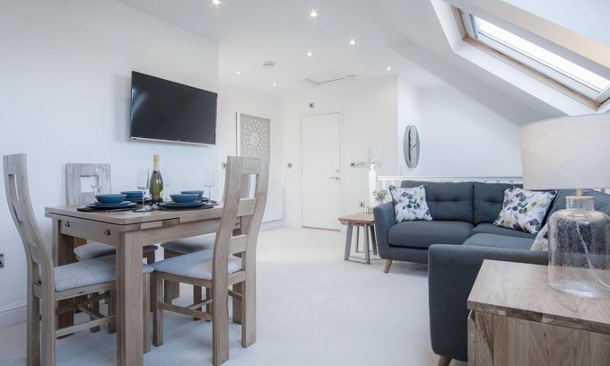 Tenby Apartment | Skylark - 2 Bedroom Apartment - Tenby