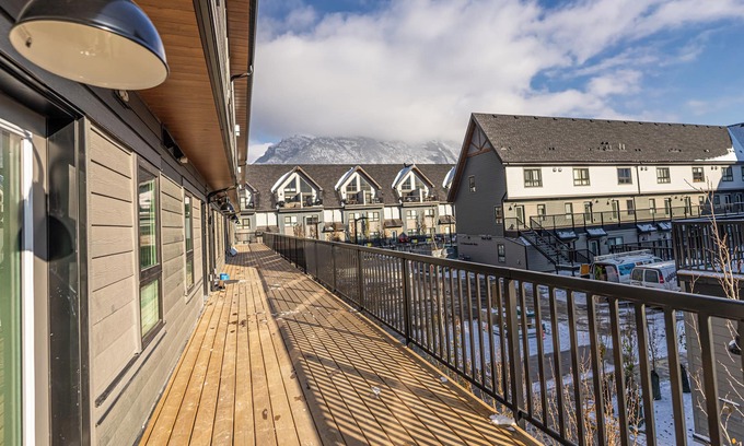 Canmore House | Skyline 207 - Mountain View Townhouse-AC - Heated Pool - Hot Tub