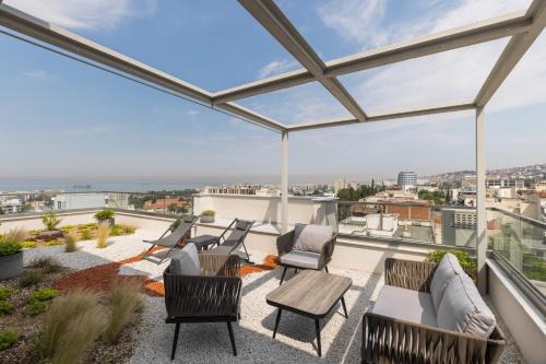 Thessaloniki Apartment | Skyline Horizon Luxury Apartment with Stunning Terrace by BiNoBi!