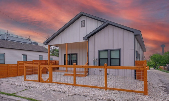 Near East Side Apartment | Skyline Retreat 3BR-3BA w/Stunning Views Near DT