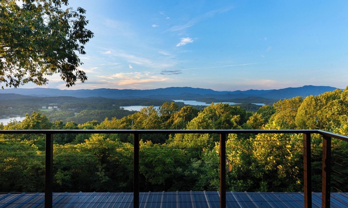 Hiawassee House | Skyline Sanctuary - Panoramic View Wellness Stay with Hot Tub