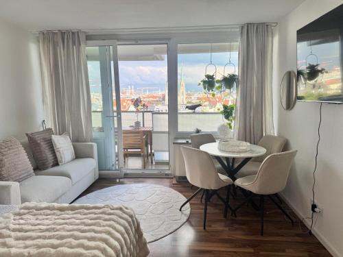 Oberdorla Apartment | Skyline & Tollwood Apartment
