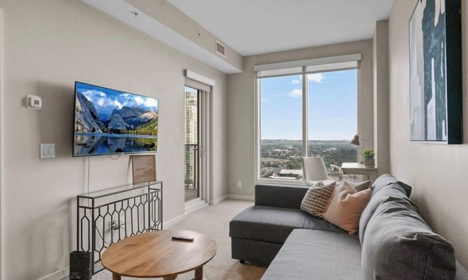Victoria Park Condo | Skyline Views| Walk to Saddledome | AC| UG Parking