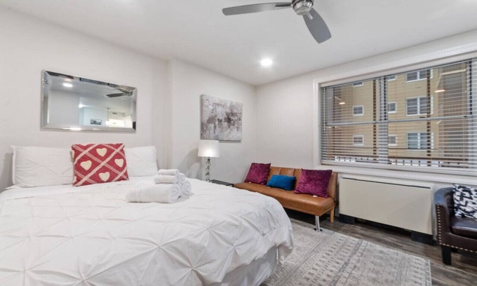 Downtown Atlanta Condo | Skyline Vistas | Downtown | Perfect Romantic Getaways
