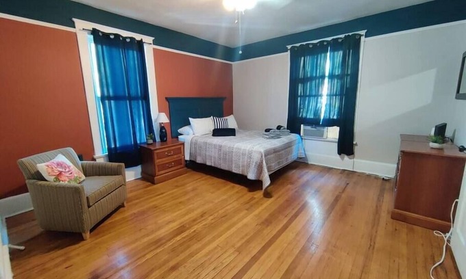 Memphis Apartment | Sledge 3, Adorable Classy One Br