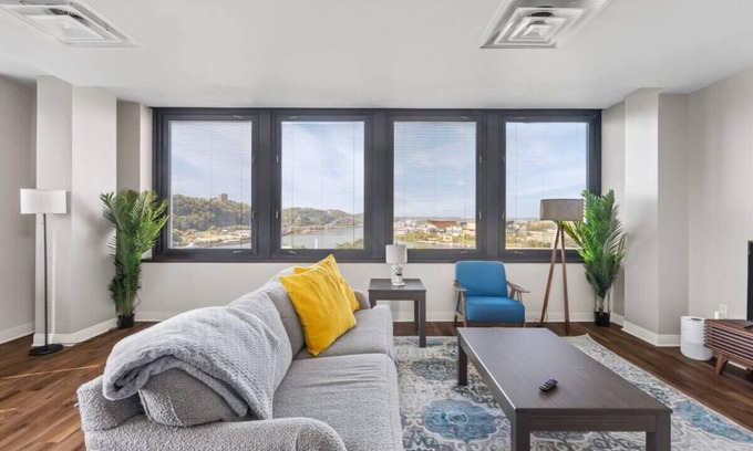 Downtown Pittsburgh Apartment | Sleek 2BR Downtown Retreat with Gym