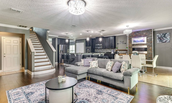 Marbella House | Sleek Family Home Near Orlando Theme Parks