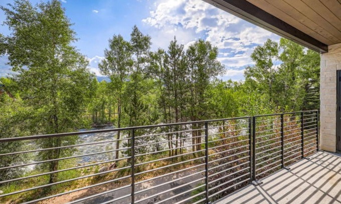 Willow Grove Condo | Sleek New Condo on Blue River. Central to 6 ski resorts. Shopping/Dining/Hiking/Biking Trails, WiFi