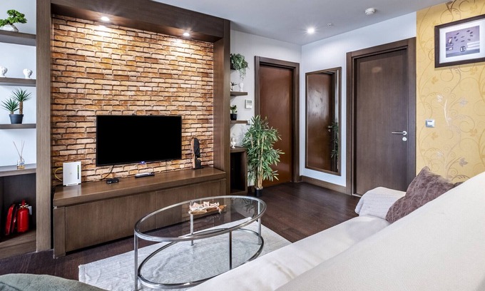 Maltepe Apartment | Sleek Residence Flat with Island View in Maltepe