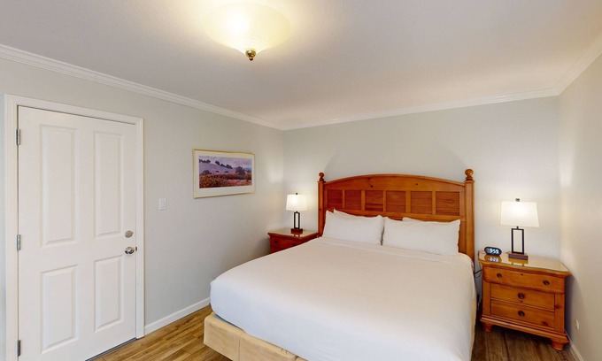 Napa Condo | Sleek Silverado Studio | Private Fenced Patio | Pool & On-Site Dining