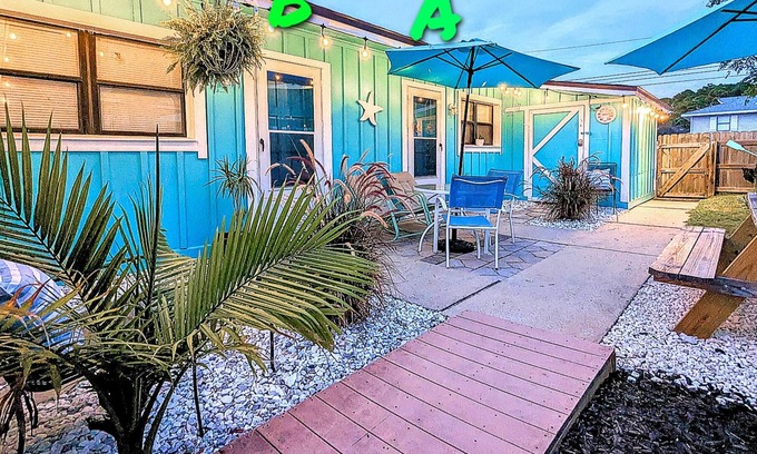 Crescent Beach Cottage | Sleep 6 comfortably, steps from the Beach!