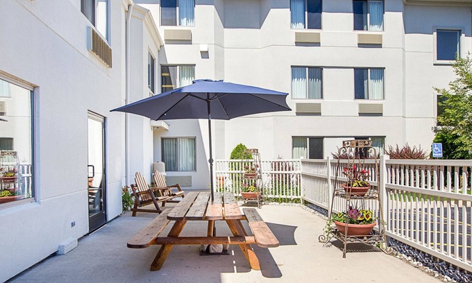 Acme Hotel | Sleep Inn & Suites Bay View Acme - Travers City