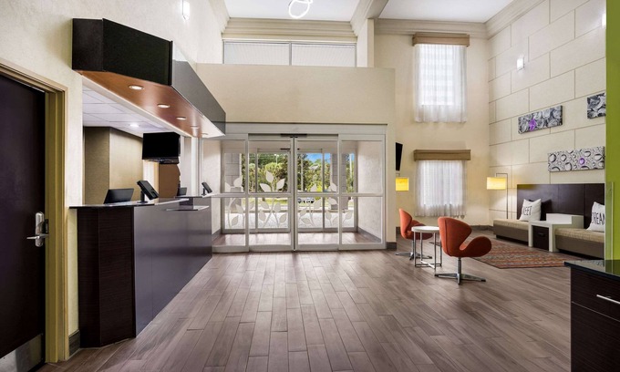 Valdosta Hotel | Sleep Inn & Suites Valdosta Mall Area