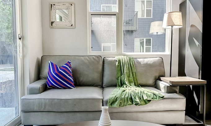 Downtown Omaha Apartment | Sleepover: Bright 1BD/1BA + Gym - Downtown Omahan