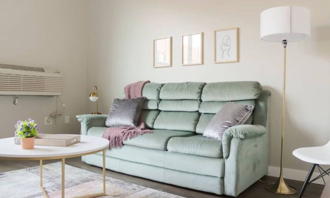 Downtown Des Moines Apartment | Sleepover: Chic 1BD/1BA - Downtown Des Moinesn