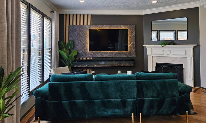 Lawrenceville House | Sleeps 10 | Pet & Family | 4BR Stay Near Hospital