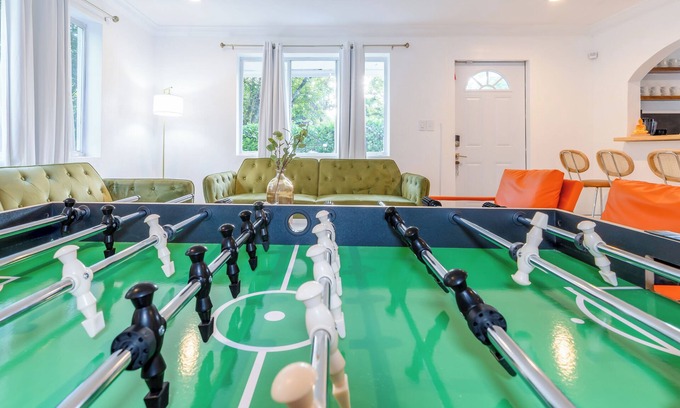 Wynwood Art District House | Sleeps 10 | Private Pool | Jacuzzi | BBQ | Games | Games