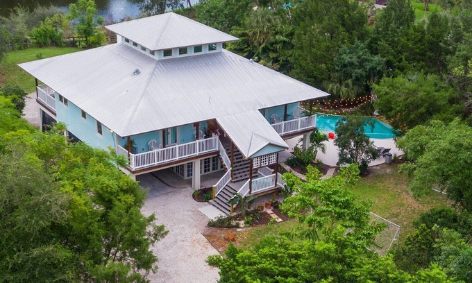 Greenacres House | Sleeps 15! Hidden Bleu Tropical Mansion on Private 1+ Acre! Pool w slide!