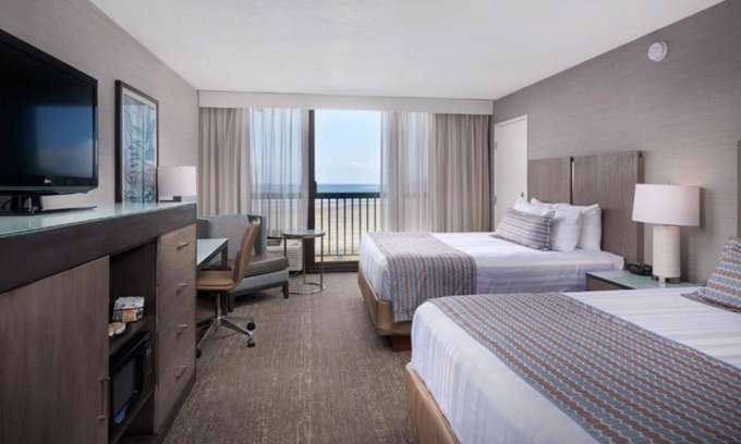 Newport House | Sleeps 16! Four Units! Oceanview, Pool Close to Oregon Coast Aquarium!