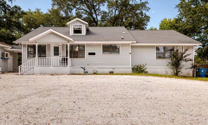 Orange Beach House | Sleeps 16 Private Boat Marina Private Beach Access Volleyball court Firepit