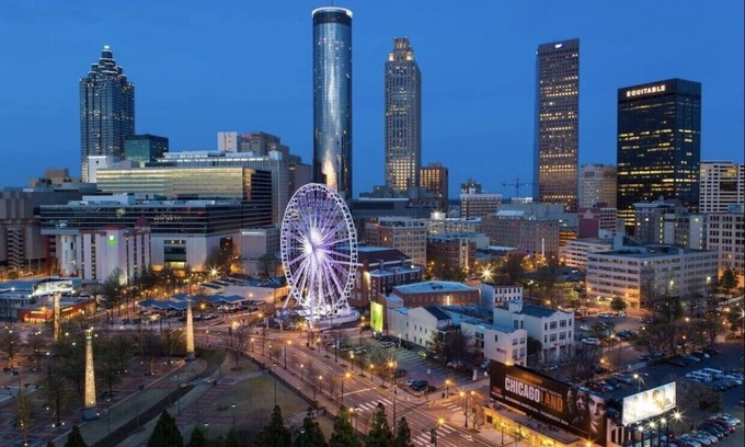 East Point House | Sleeps 16~The Honey Bee Suite II Near ATL Airport