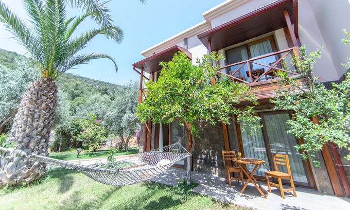 Yaliciftlik Apartment | Sleeps 2, Modern Apartment with Shared Pool - AWZ 304
