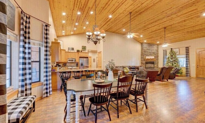 Pinetop House | Sleeps 30+