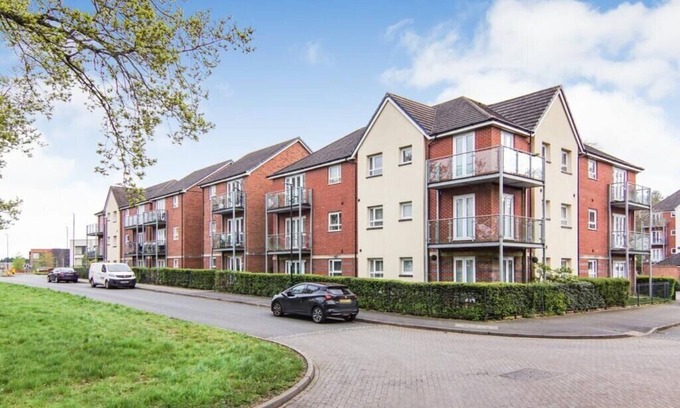 Bretby Apartment | Sleeps 4/6 pet friendly parking nr nec/Warwick uni