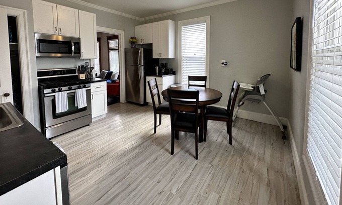 Minneapolis House | Sleeps 5☆2 bed☆Lower Duplex☆1.5mi to☆City Laundry