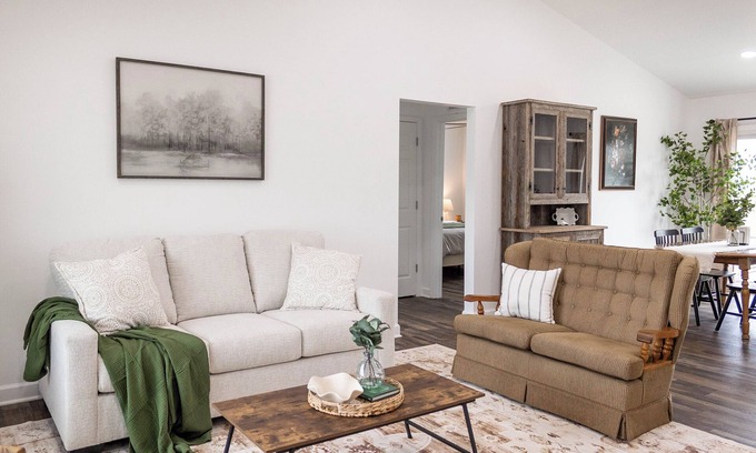 Cynthiana House | Sleeps 6, brand new, great location