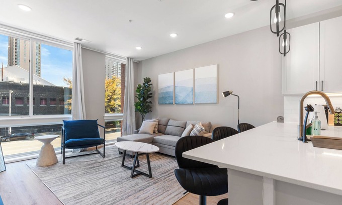 Northern Liberties Apartment | Sleeps 6 - Pier Views - Near Fishtown & Old City!