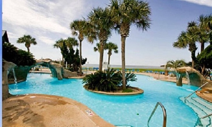 Saint Helena Island House | Sleeps 8 - Located on Davis Love. Club cards - Golf Cart Available