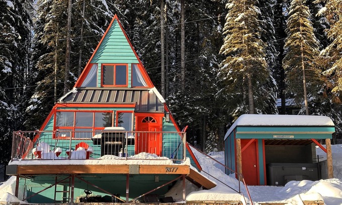 Silver Star Mountain Cabin | Slope-Side Bliss: A-Frame Haven with Private Hot Tub (Sleeps 7)