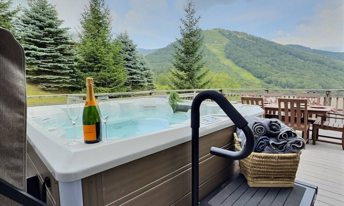 Central Vermont- Killington Apartment | SlopeSide Chalet - Pool, Grill, Hot tub, Views!