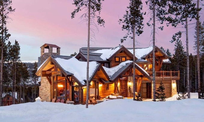 Timber Trail House | Slopeside Manor-Magnificent Custom Home Right by the Slopes-Great Amenities!