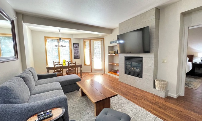 Mammoth Lakes Condo | Slopeside Serenity/walk to Eagle/lg. deck with unobstructed golf course view