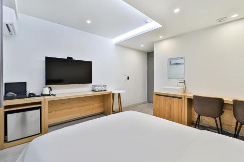 Busanjin Hotel | Sloth Hotel Busan Seomyeon