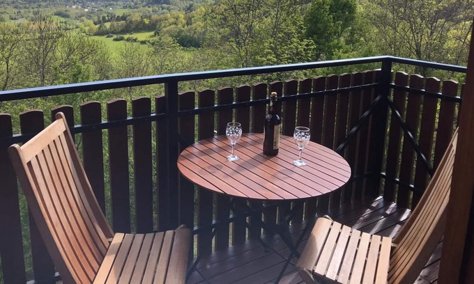 Saint-Nectaire Ski Chalet | Small chalet hut with balcony, exceptional view of the Sancy massif