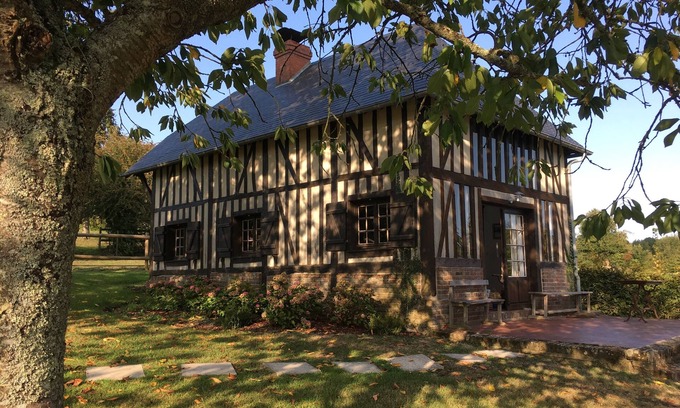 Bonneville-la-Louvet House | Small charming barn