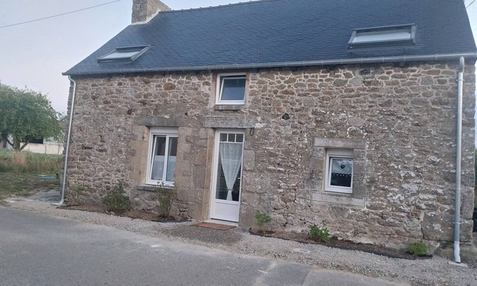 Brehand House | Small country house with wood-burning stove, 20 minutes from beaches.