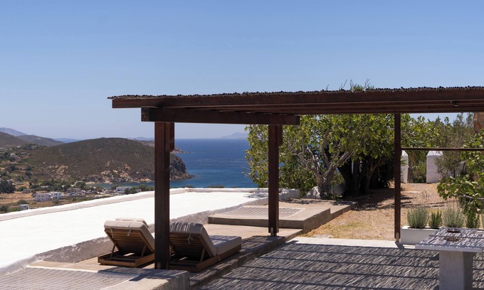 Kampos Cottage | Small house in the fields