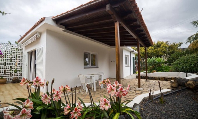 Tajuya Apartment | Small studio in a beautiful tropical garden