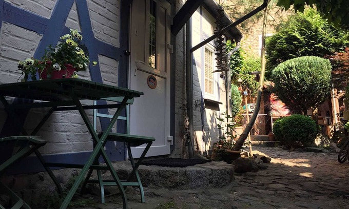 Old Town Apartment | Smallest vacation home in Stralsund with loft bed and garden view - Gohr-