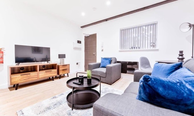Burton on Trent Apartment | Smart 1 Bed Apartment in Burton-on-Trent