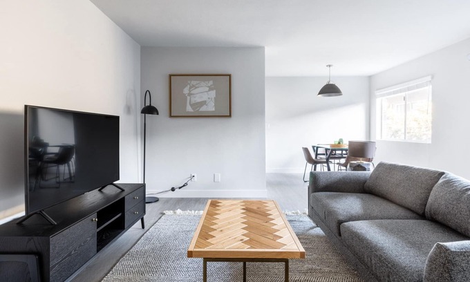 Sawtelle Apartment | Smart Brentwood 1BR w/W/D, nr. UCLA & Restaurants, by Blueground