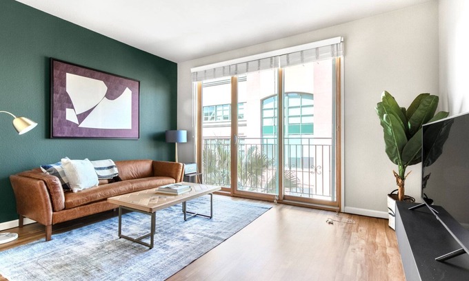 San Jose Apartment | Smart Santana Row 2BR w/Gym, Pool, nr. Googleplex Campus, by Blueground