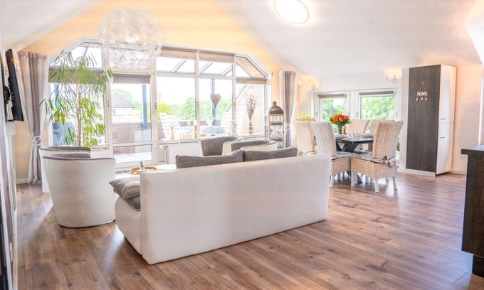 Bad Zwischenahn Apartment | Smartfewo: Loft Sauna Balkon Parkplatz