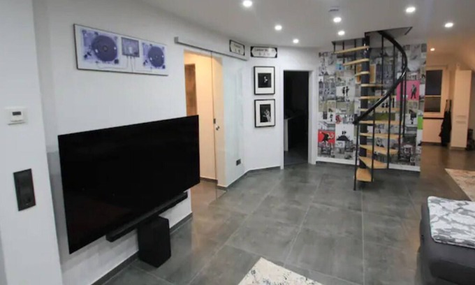 Leer Apartment | Smartroom Empty
