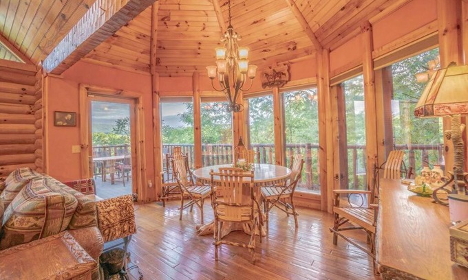 Dandridge House | Smoke Rise Lodge · Lake Front, Luxury Cabin, Hot Tub,