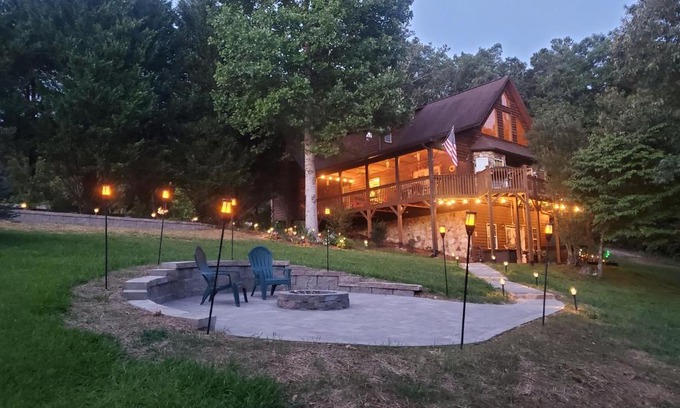 Murphy House | Smoky Mountain Cabin - HOT TUB - Fire Pit